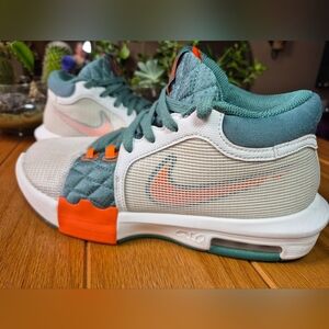 Nike LeBron Witness 8 - Mens Size 8